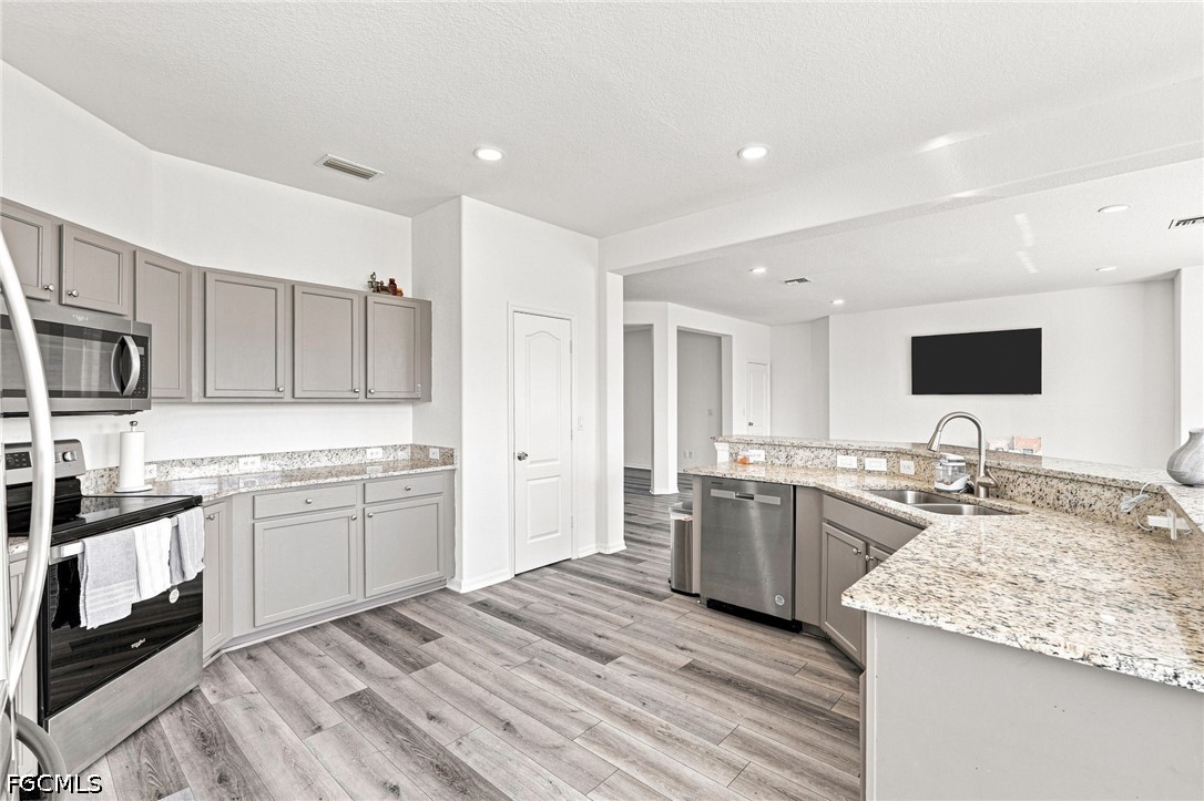 3 Bed SingleFamilyResidence for Sale in Cape Coral, photo 21