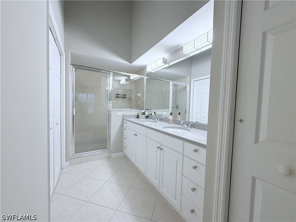 3 Bed Condominium for Sale in Carlton Lakes, photo 21