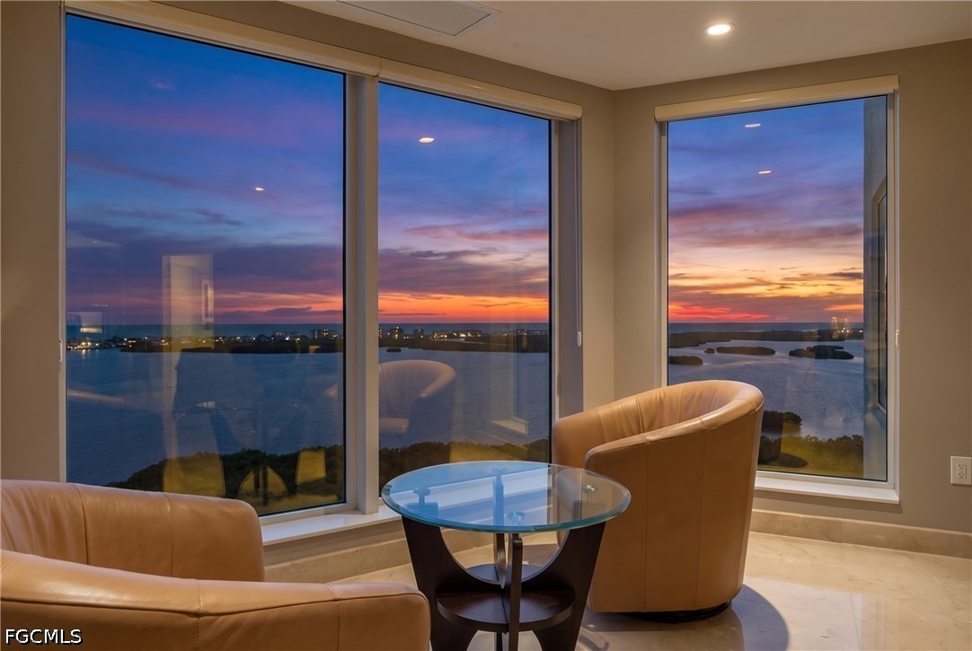 3 Bed Pool Home for Sale in Estancia, photo 21