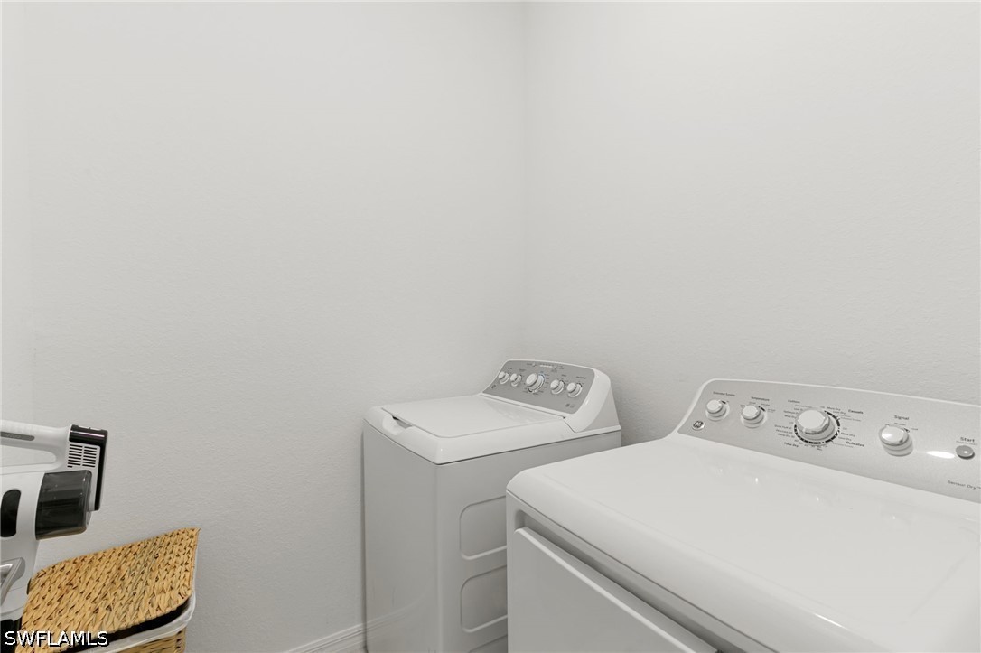 3 Bed Attached for Sale in Naples, photo 21