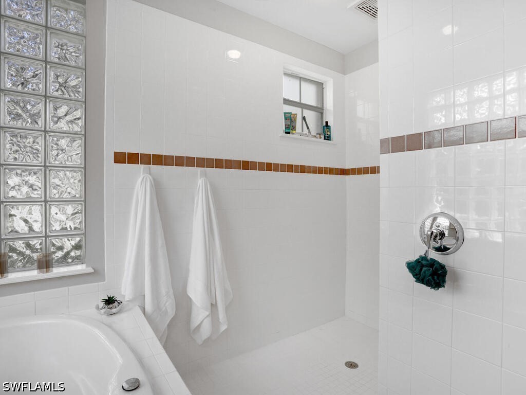 2 Bed Condominium for Sale in Naples, photo 21
