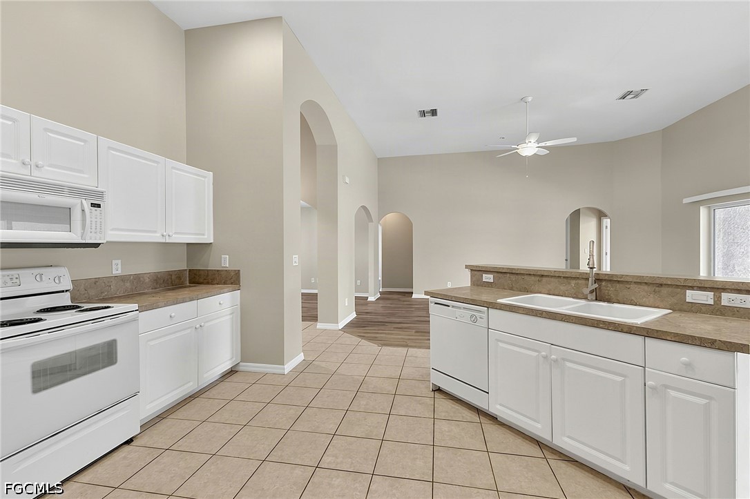 3 Bed SingleFamilyResidence for Sale in Cape Coral, photo 21