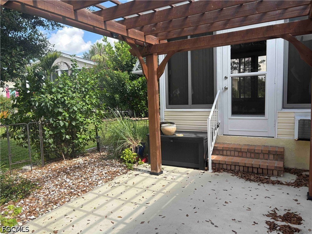2 Bed Waterfront Home for Sale in North Fort Myers, photo 21