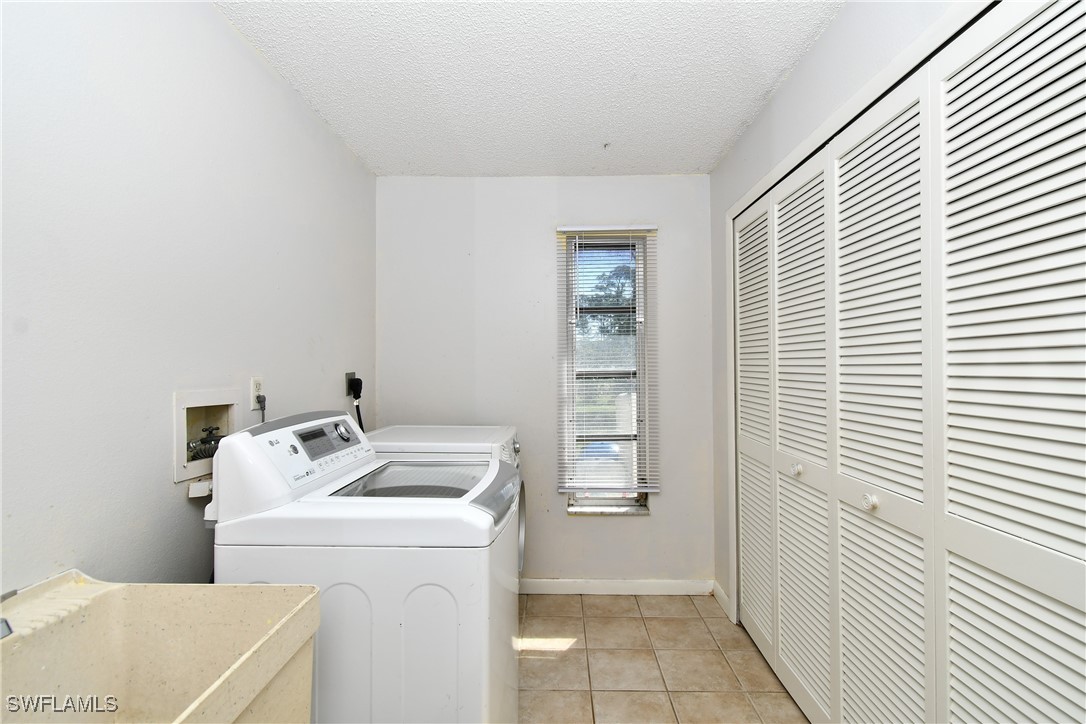 2 Bed SingleFamilyResidence for Sale in North Fort Myers, photo 22