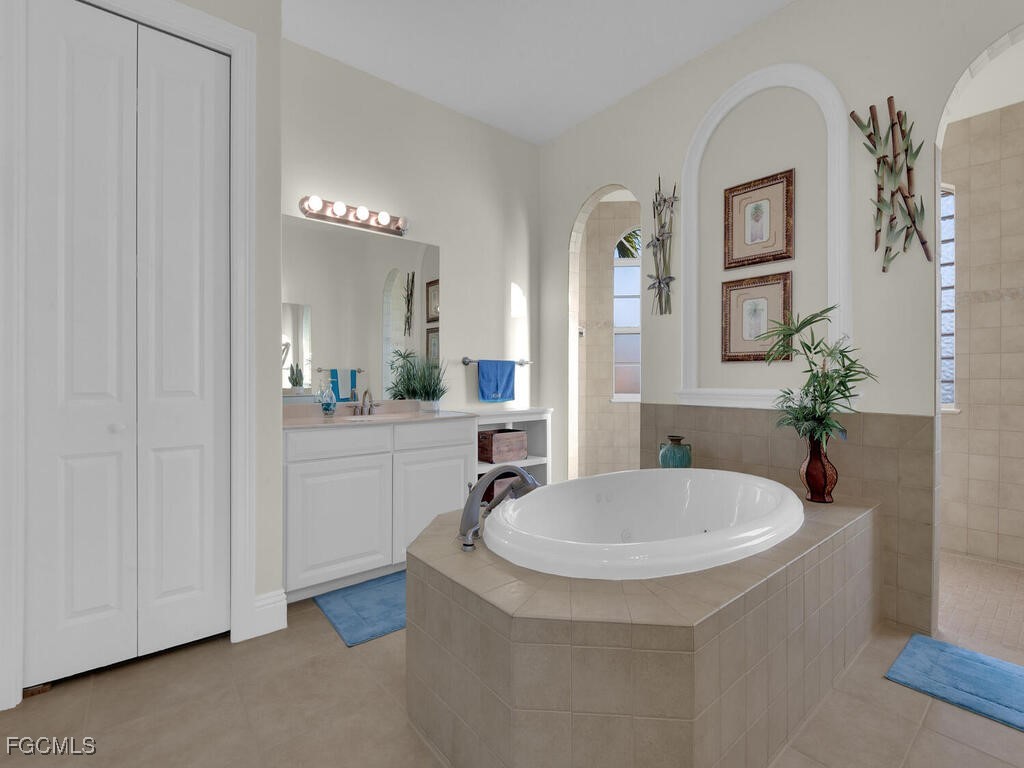 3 Bed Pool Home for Sale in Cape Coral, photo 22