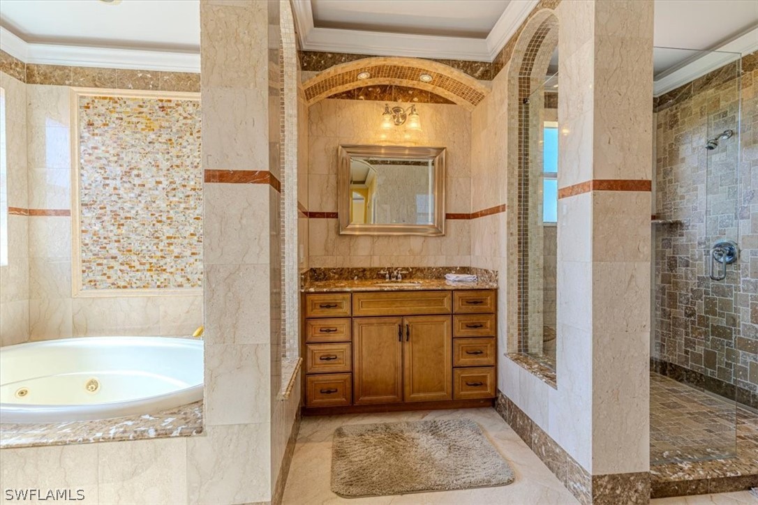 5 Bed SingleFamilyResidence for Sale in Naples, photo 22