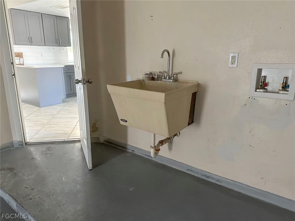 3 Bed SingleFamilyResidence for Sale in Cape Coral, photo 22