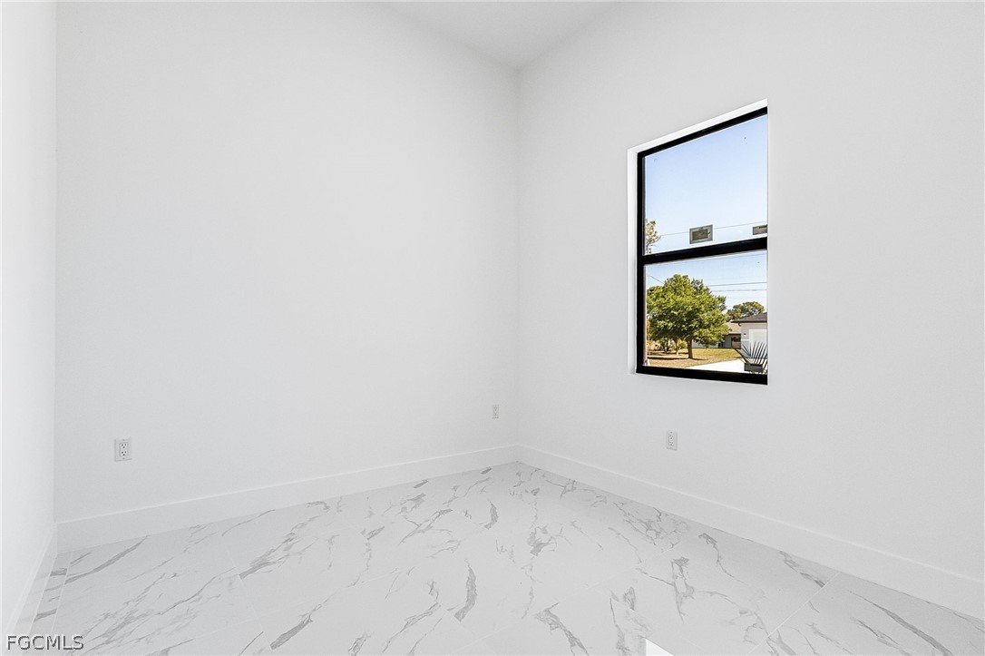 3 Bed SingleFamilyResidence for Sale in Lehigh Acres, photo 22