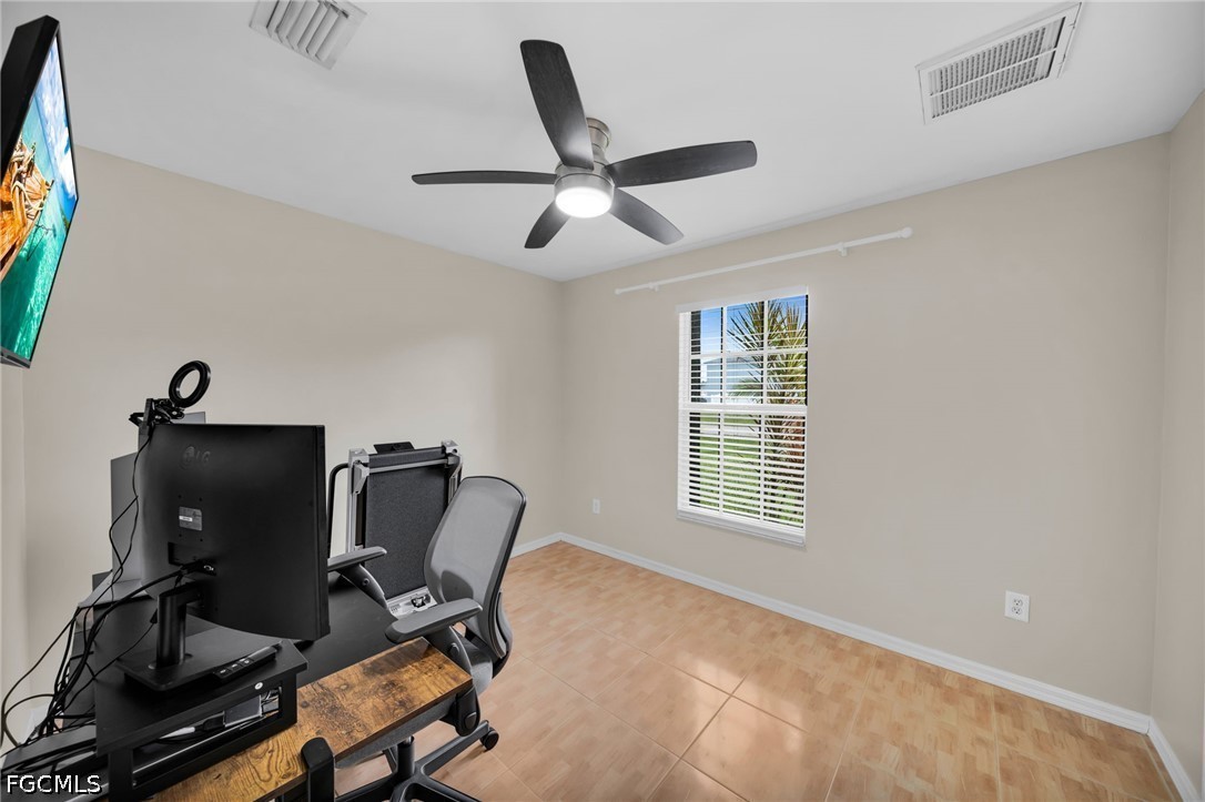 3 Bed Pool Home for Sale in Cape Coral, photo 22