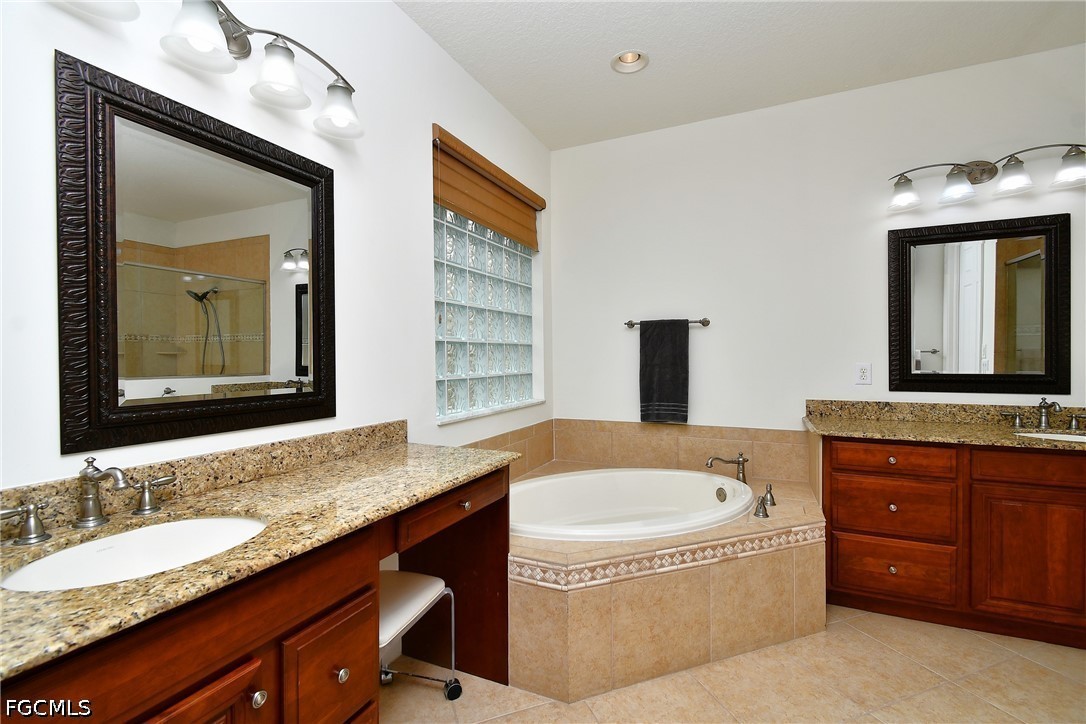 3 Bed SingleFamilyResidence for Sale in Estero, photo 22