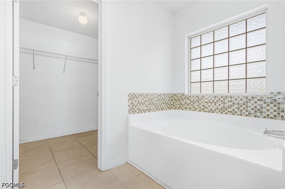 4 Bed SingleFamilyResidence for Sale in Cape Coral, photo 22