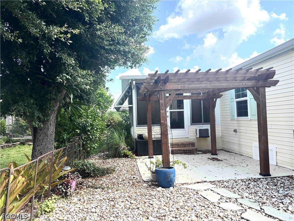 2 Bed Waterfront Home for Sale in North Fort Myers, photo 22