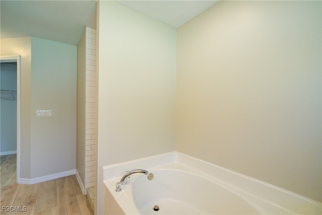 3 Bed Waterfront Home for Sale in Cape Coral, photo 23