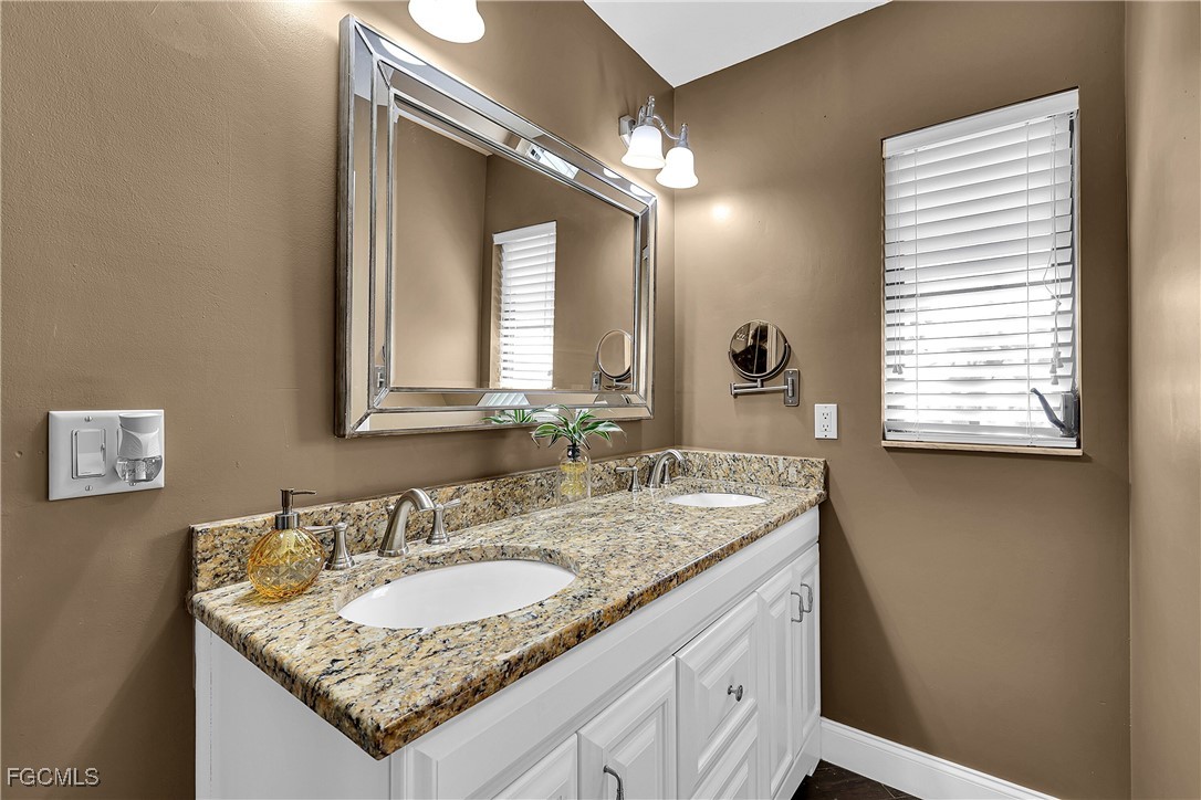 3 Bed SingleFamilyResidence for Sale in Cape Coral, photo 23