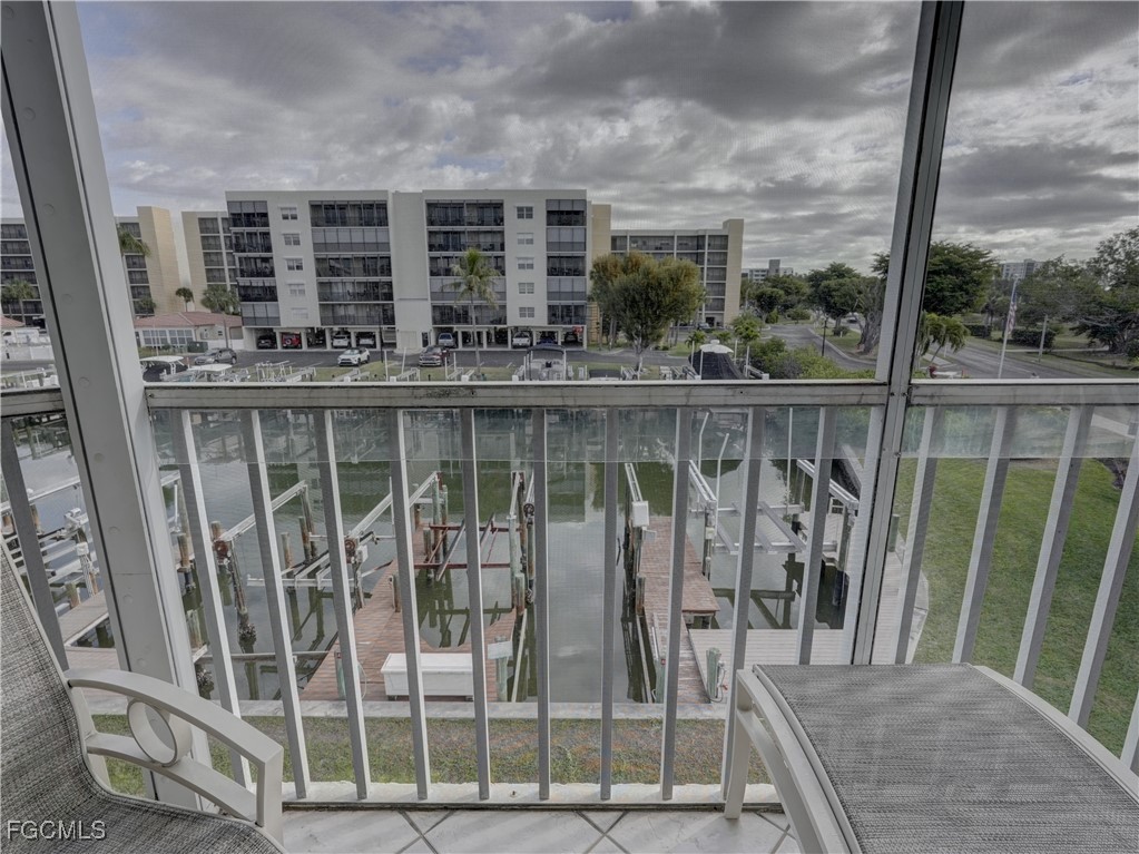 2 Bed Waterfront Home for Sale in Fort Myers Beach, photo 23