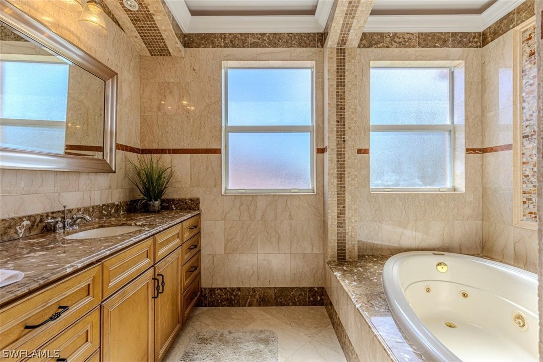 5 Bed SingleFamilyResidence for Sale in Naples, photo 23
