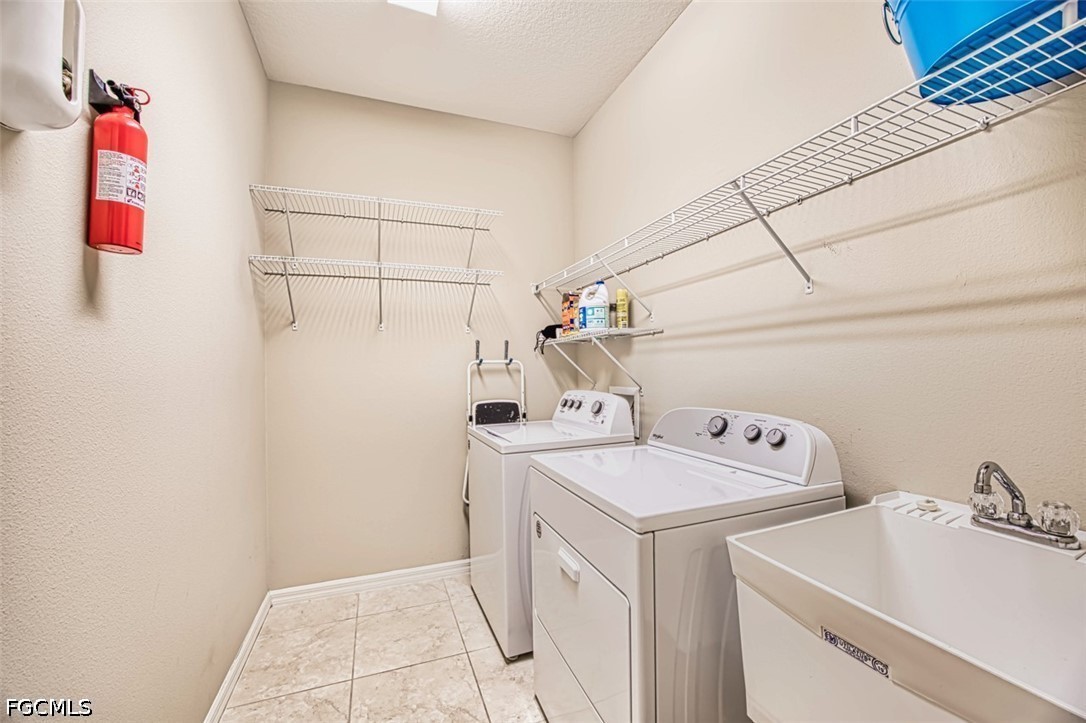 2 Bed Waterfront Home for Sale in Fort Myers, photo 23