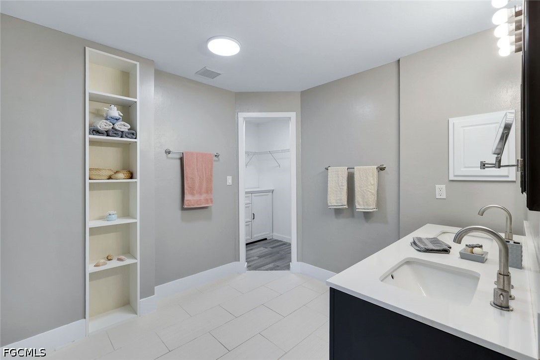 4 Bed SingleFamilyResidence for Sale in Cape Coral, photo 23