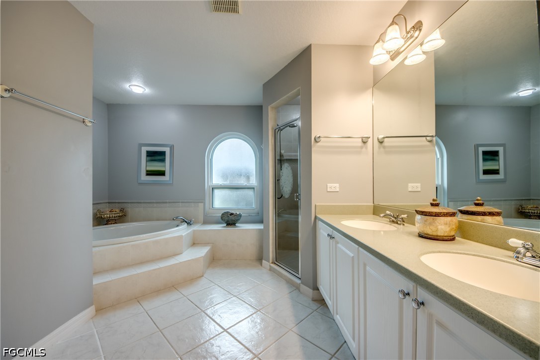 3 Bed Pool Home for Sale in Cape Coral, photo 23