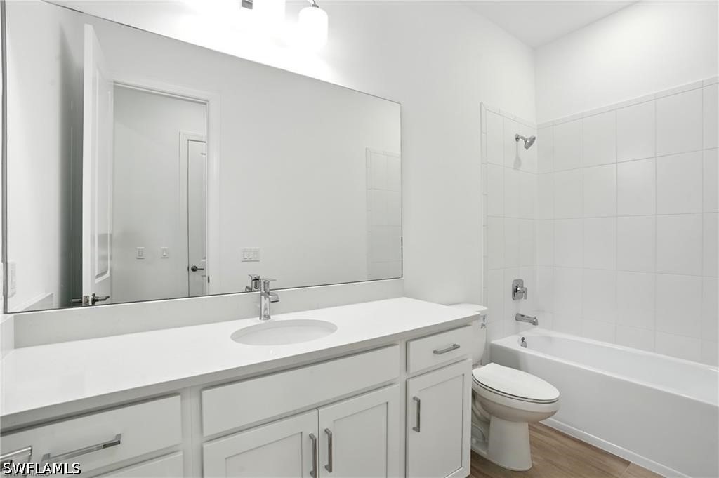 4 Bed SingleFamilyResidence for Sale in Fort Myers, photo 23