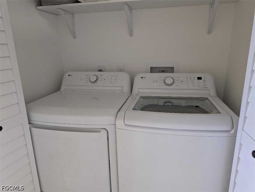 2 Bed Waterfront Home for Sale in North Fort Myers, photo 23