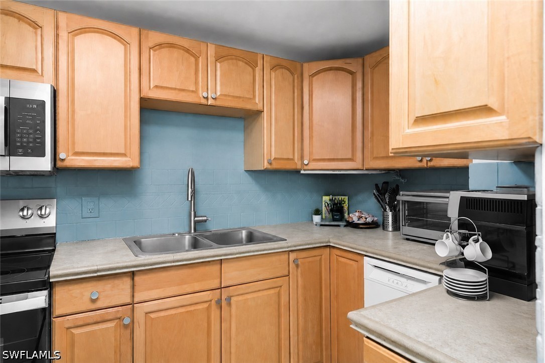 2 Bed Waterfront Home for Sale in Marco Island, photo 23