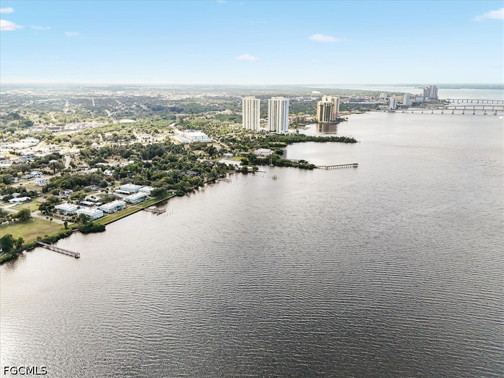 1 Bed Waterfront Home for Sale in Fort Myers, photo 23