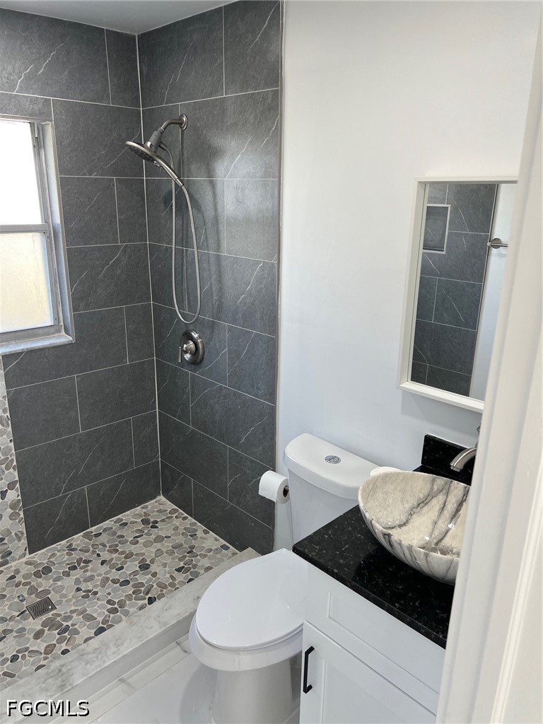 3 Bed Waterfront Home for Sale in Holeusa Estates, photo 23