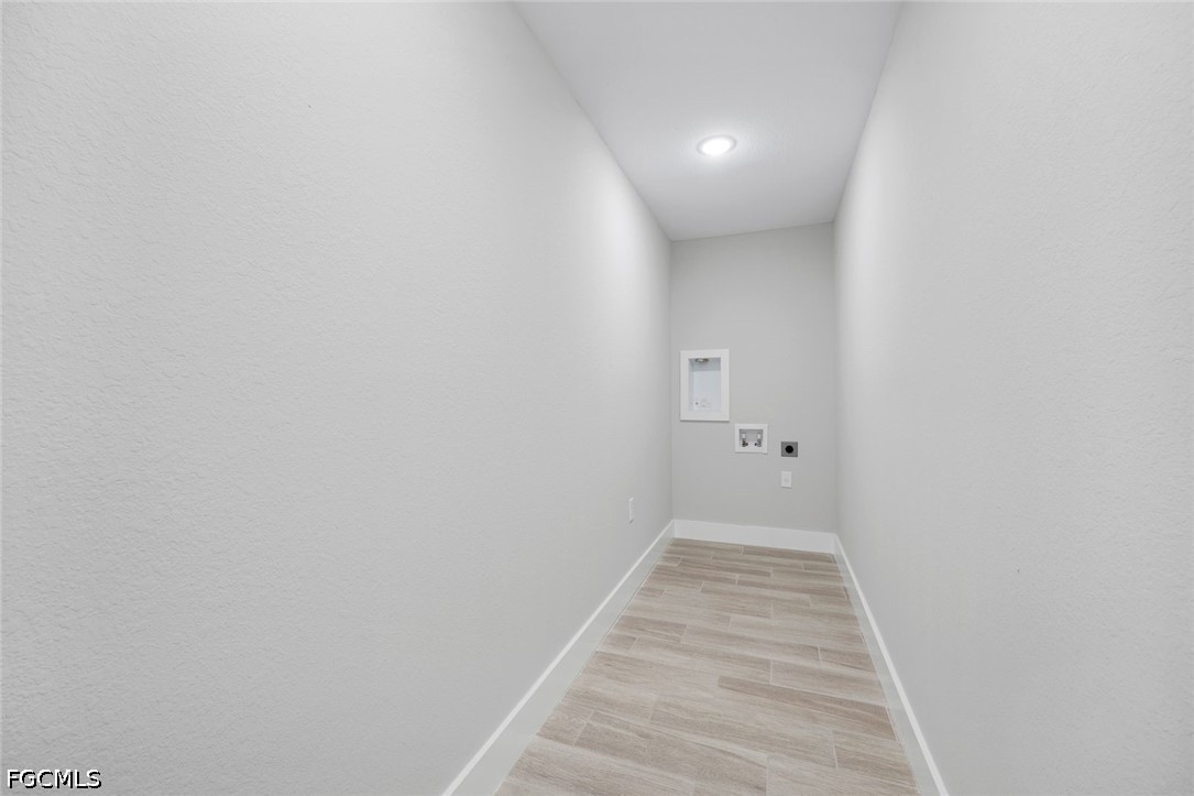 4 Bed SingleFamilyResidence for Sale in Cape Coral, photo 23