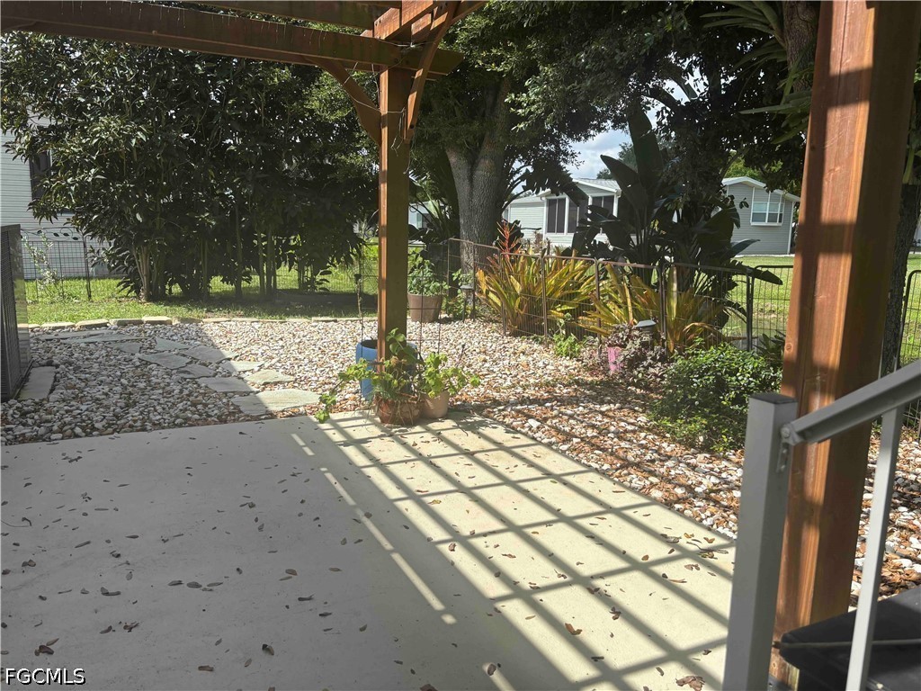 2 Bed Waterfront Home for Sale in North Fort Myers, photo 23