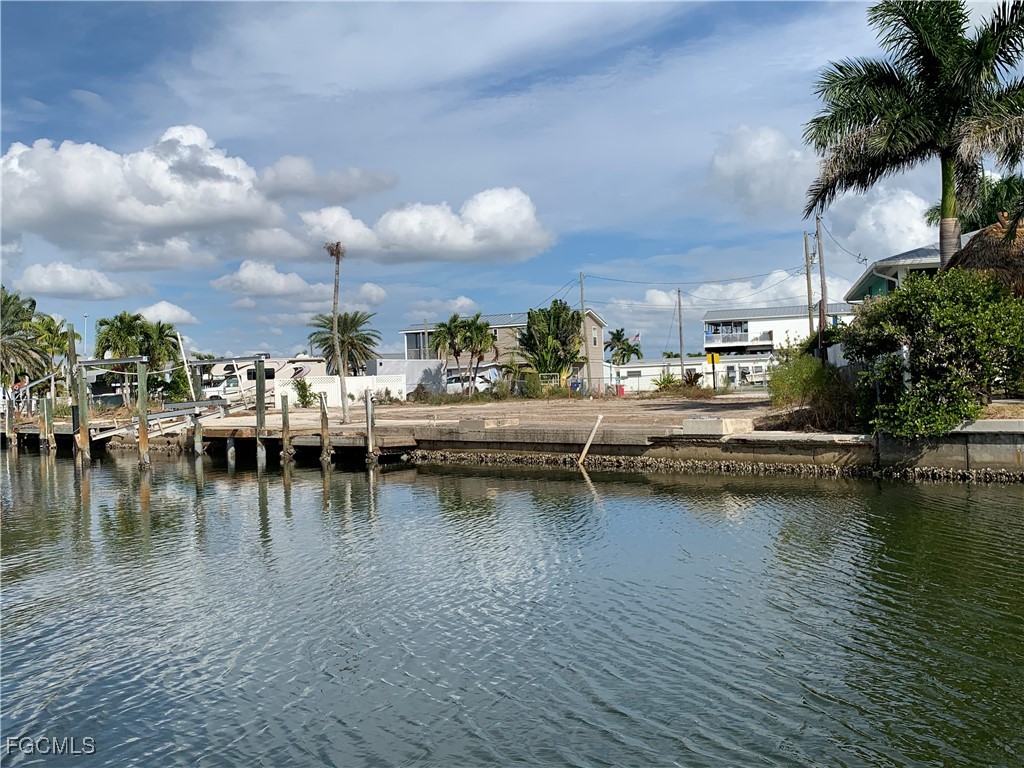 Waterfront Home for Sale in Trailerhaven, photo 24