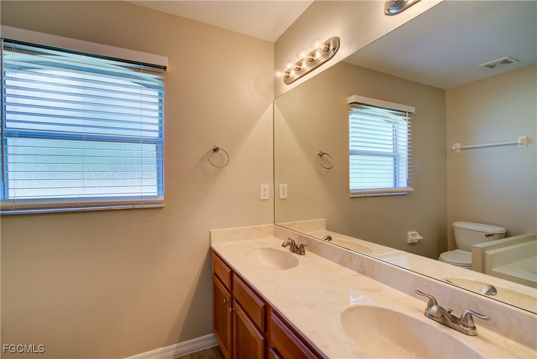 3 Bed Waterfront Home for Sale in Cape Coral, photo 24