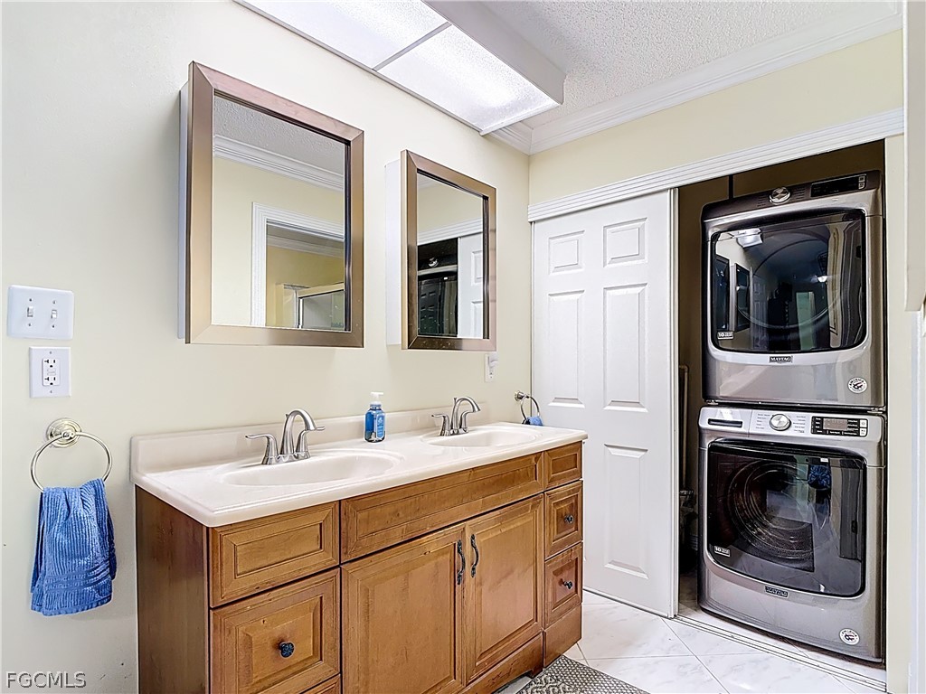 2 Bed Waterfront Home for Sale in Labelle, photo 24