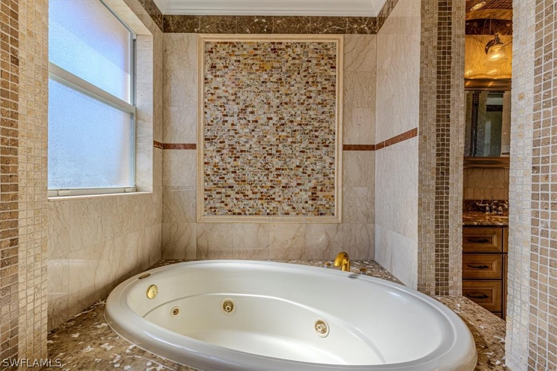 5 Bed SingleFamilyResidence for Sale in Naples, photo 24