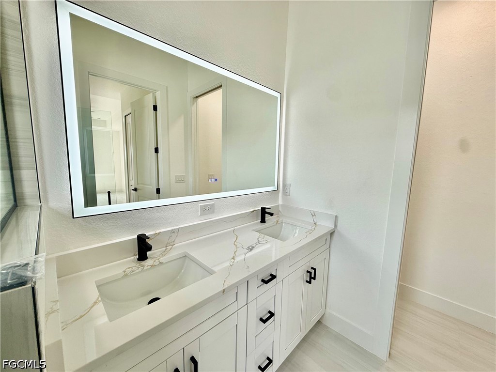 4 Bed SingleFamilyResidence for Sale in Lehigh Acres, photo 24