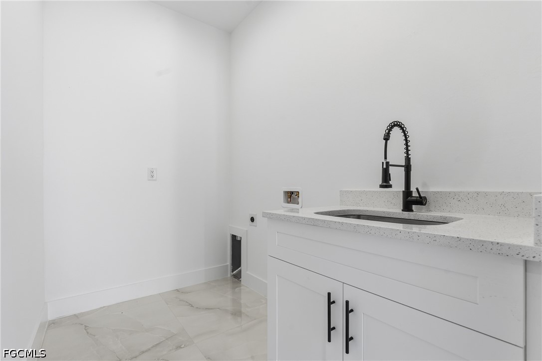 3 Bed SingleFamilyResidence for Sale in Cape Coral, photo 24