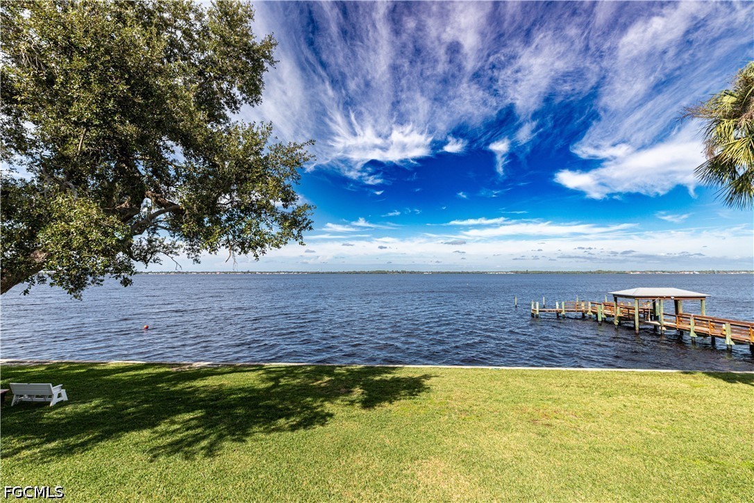 2 Bed Waterfront Home for Sale in Fort Myers, photo 24