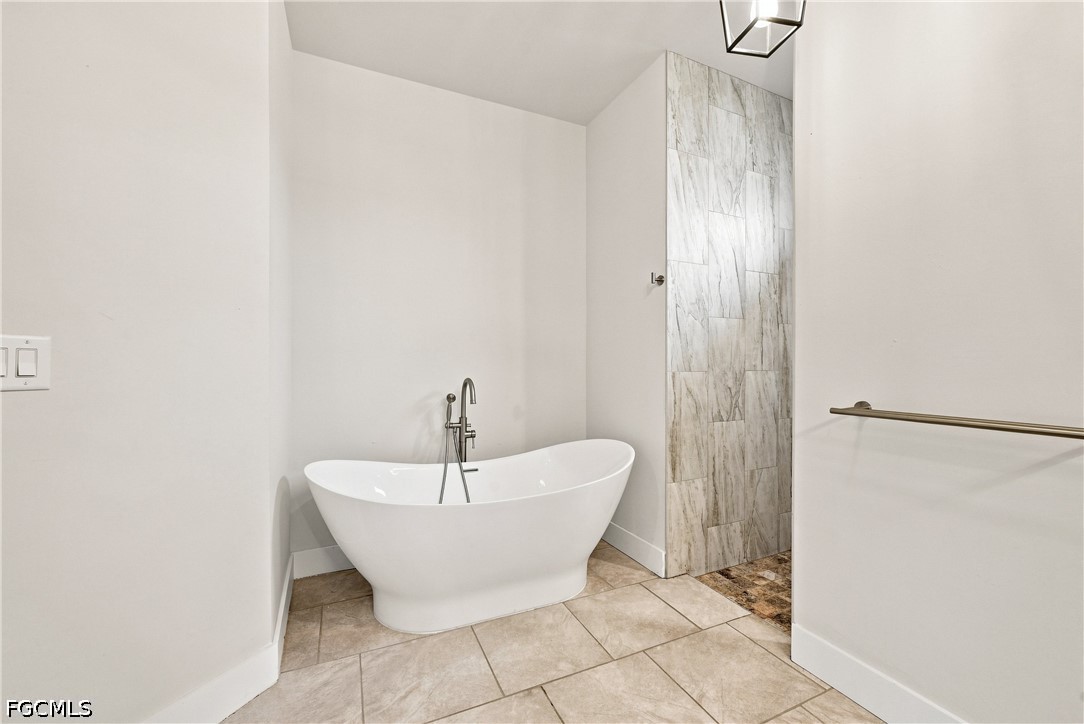 3 Bed SingleFamilyResidence for Sale in Cape Coral, photo 24