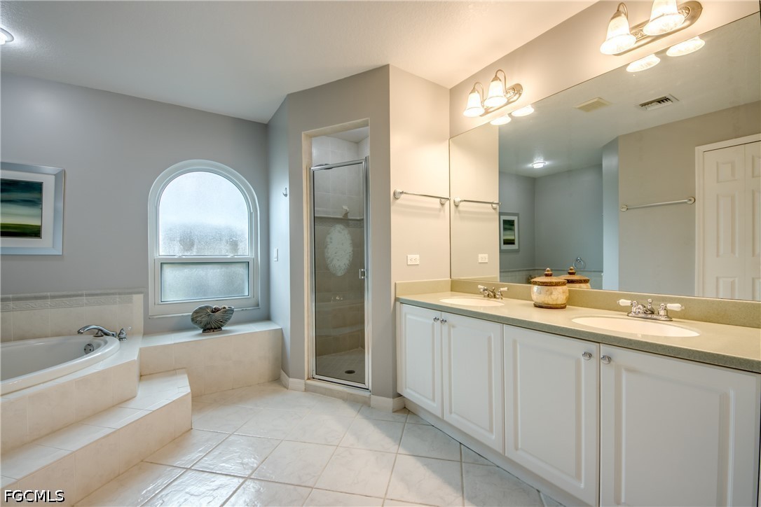 3 Bed Pool Home for Sale in Cape Coral, photo 24