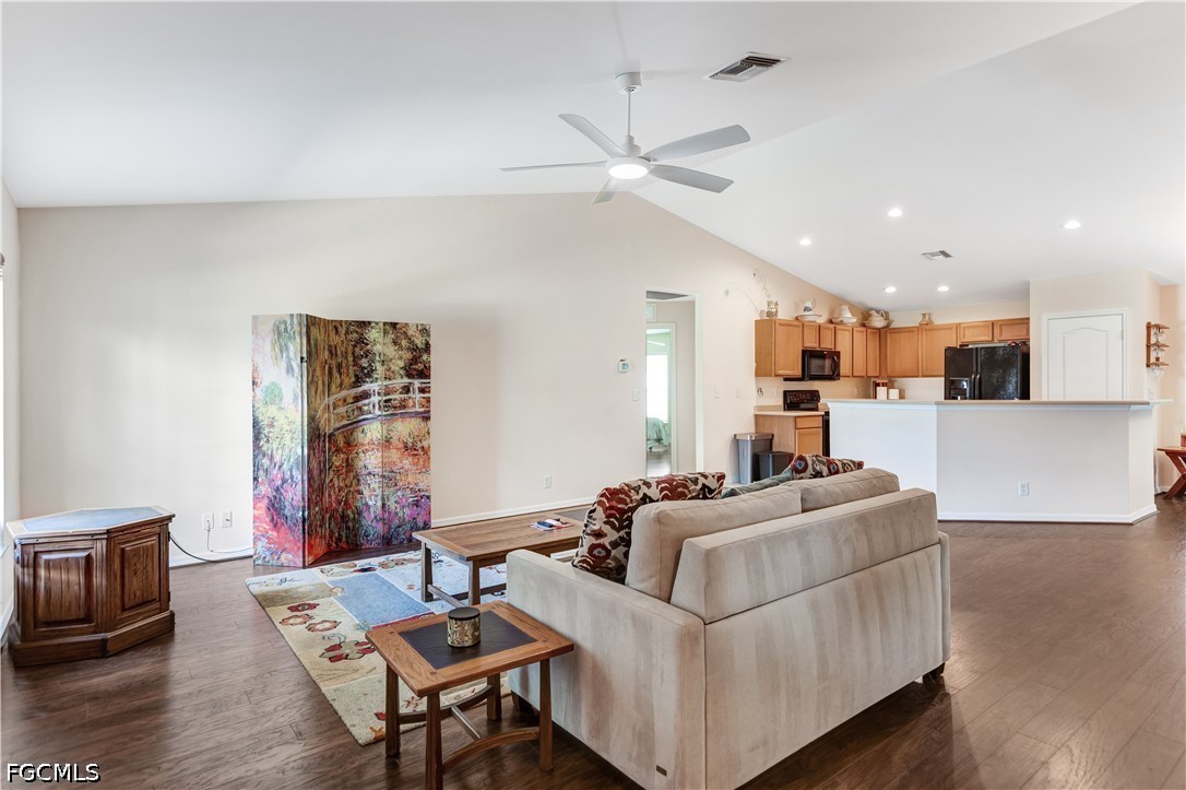 3 Bed SingleFamilyResidence for Sale in Cape Coral, photo 24