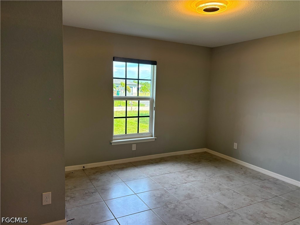 3 Bed SingleFamilyResidence for Sale in Cape Coral, photo 24