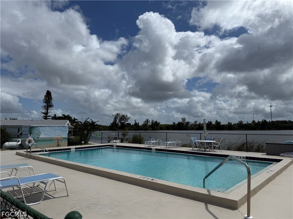 2 Bed Waterfront Home for Sale in Fort Myers, photo 24