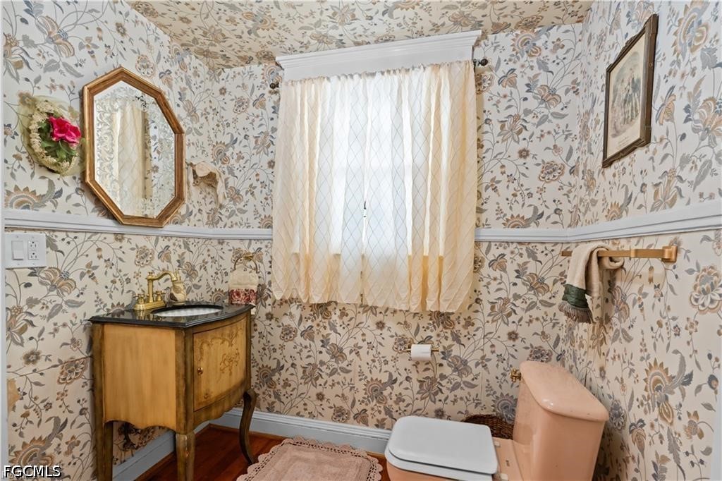 5 Bed Pool Home for Sale in Riverside, photo 24