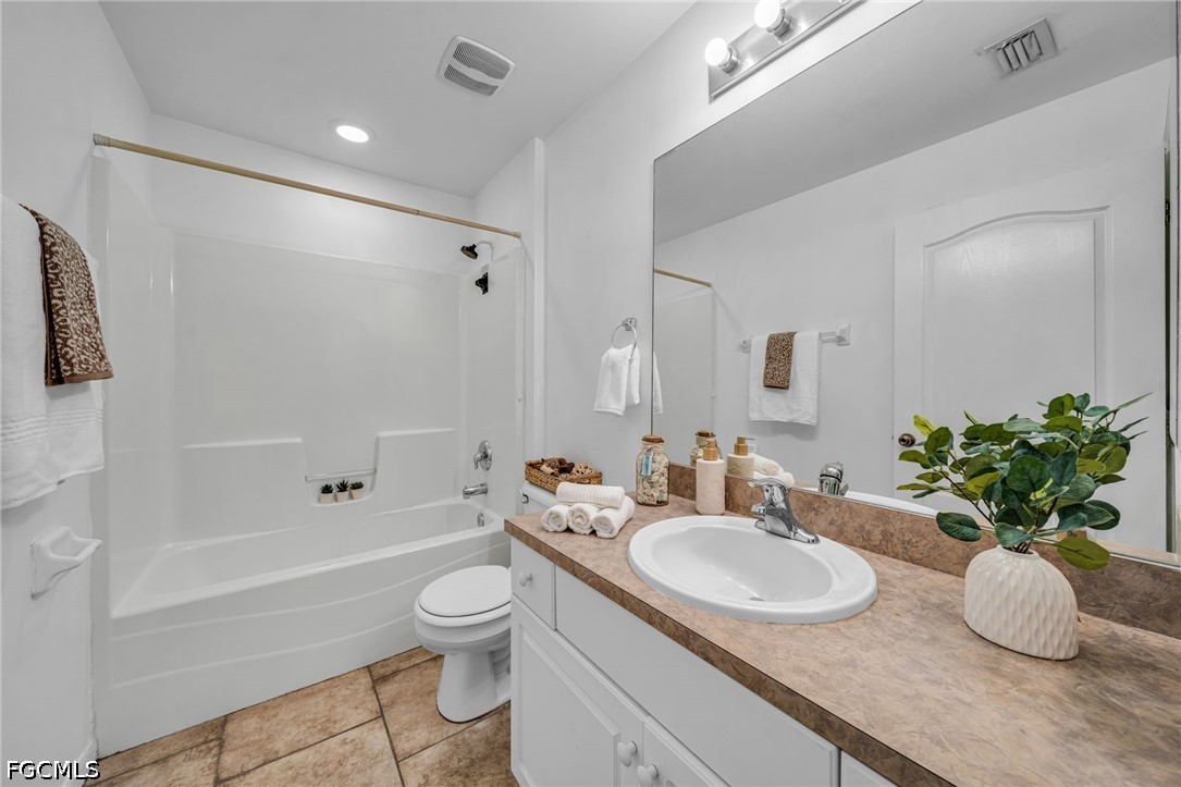3 Bed SingleFamilyResidence for Sale in Cape Coral, photo 24