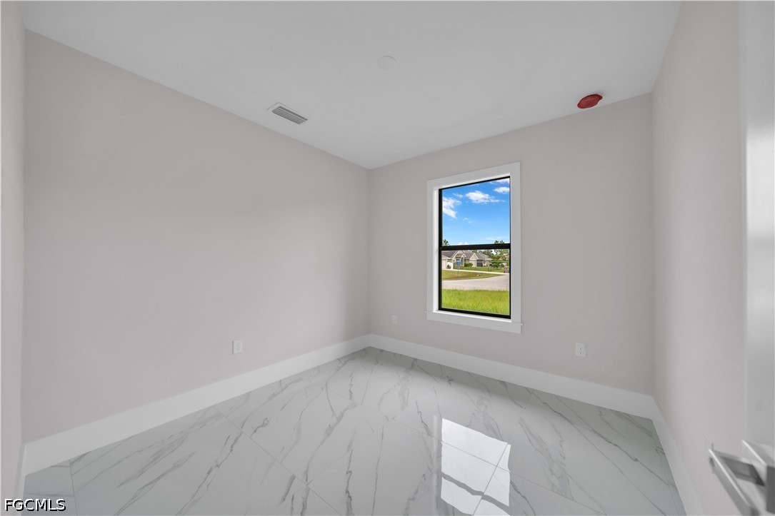 3 Bed SingleFamilyResidence for Sale in Lehigh Acres, photo 24