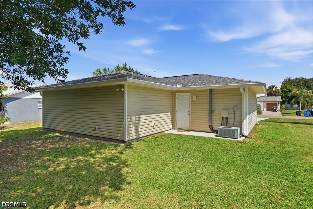 2 Bed SingleFamilyResidence for Sale in North Fort Myers, photo 24