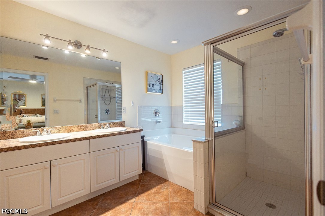 3 Bed SingleFamilyResidence for Sale in Mirror Lakes, photo 24