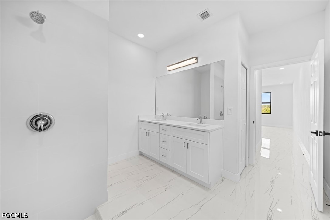 3 Bed SingleFamilyResidence for Sale in Lehigh Acres, photo 24