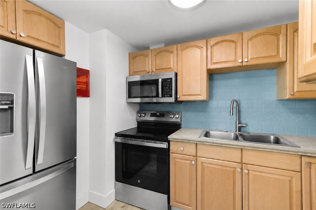 2 Bed Waterfront Home for Sale in Marco Island, photo 24