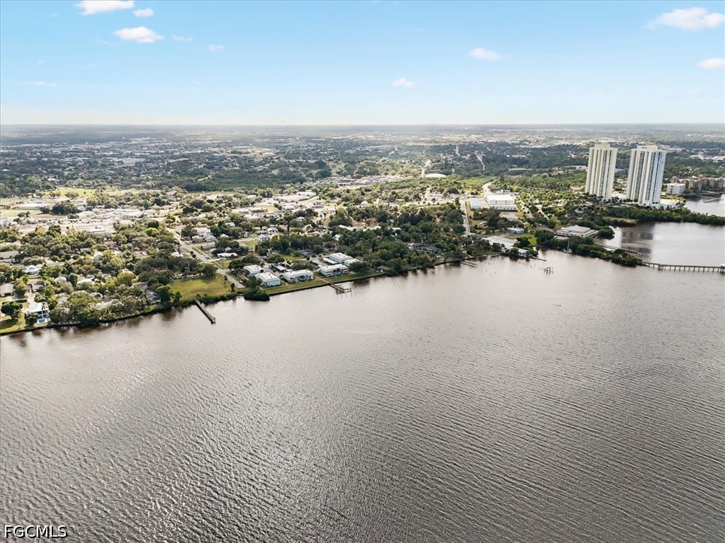 1 Bed Waterfront Home for Sale in Fort Myers, photo 24